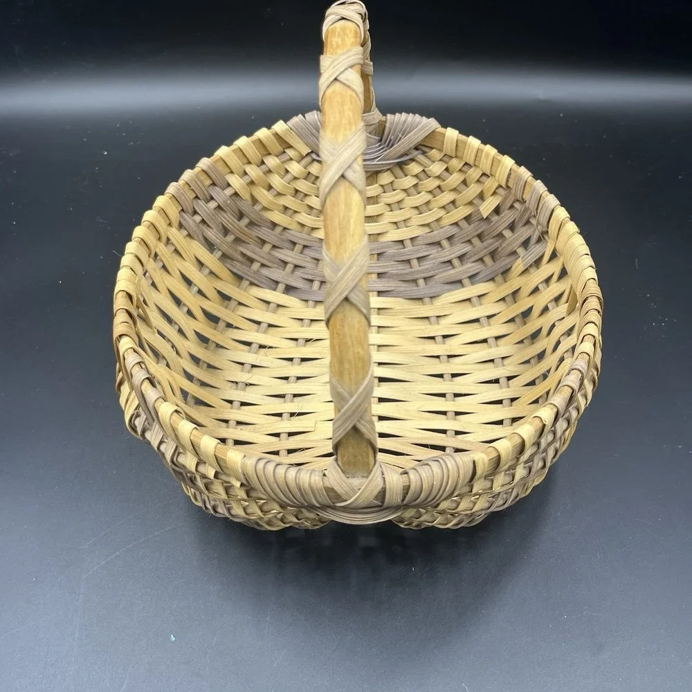 Vintage Hand Woven Buttocks Basket Farm Egg Gathering‎ With Handle